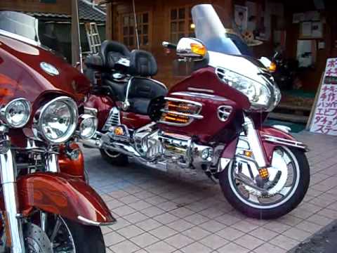 Harley ultra vs honda goldwing