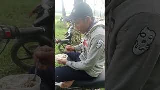 Menunggu Kiriman Sarapan Pagi Haribudidkk