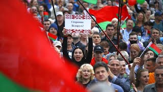 Belarus: Tsikhanouskaya calls for more strikes as Lukashenko cracks down on opponents