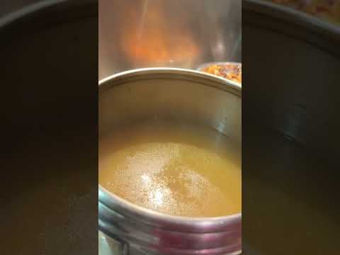 蛇年煮大餐俾屋企人食 盆菜，鮑汁海參，竹絲雞重料燕窩湯 ￼