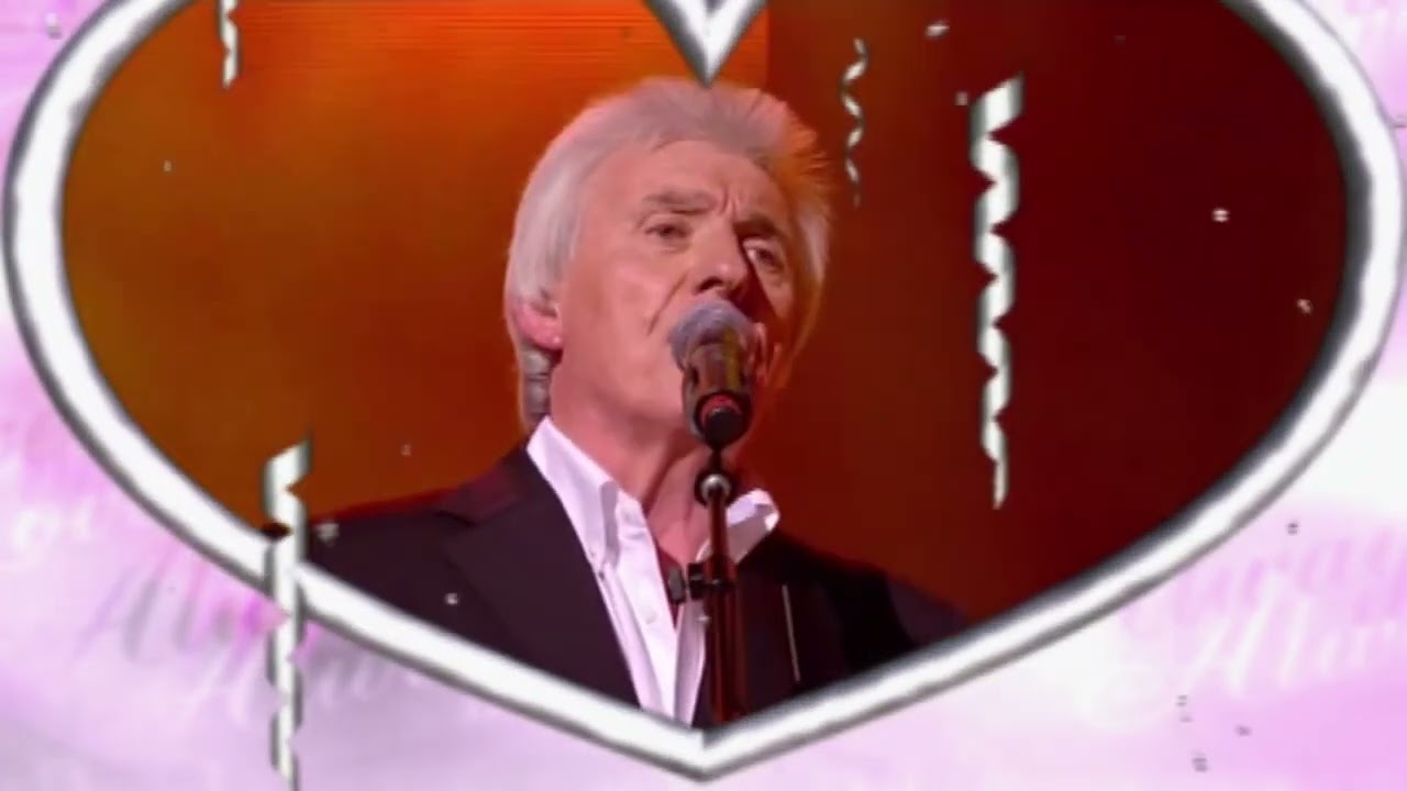 I Could Easily Fall (In Love With You) - Cliff Richard and The Shadows (The Final Reunion)