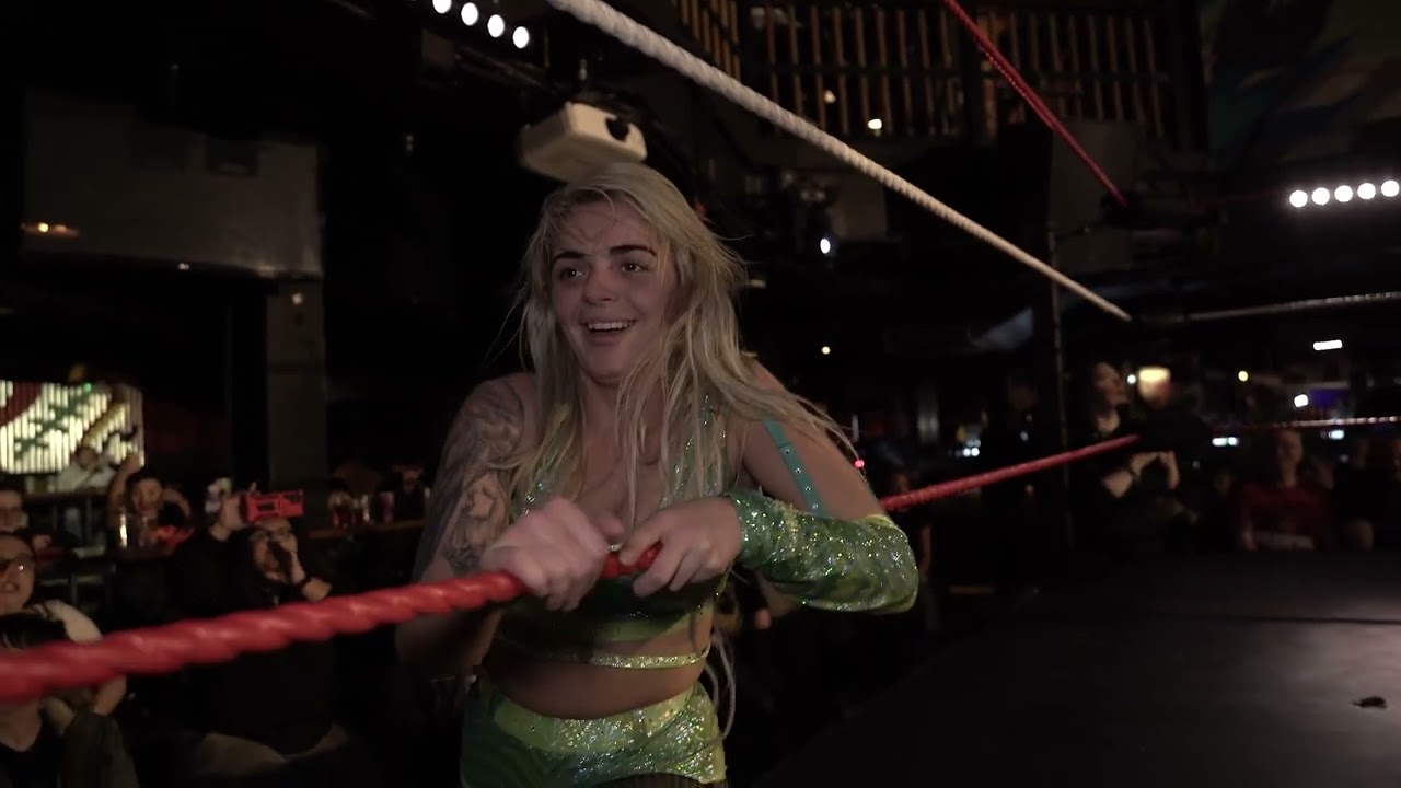 Lizzy Evo vs Nadia Sapphire