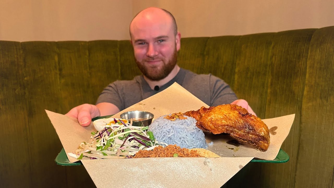 UNIQUE MALAYSIAN BLUE RICE - NASI KERABU! 🇲🇾 HIDDEN GEM in Brum SATAY ...