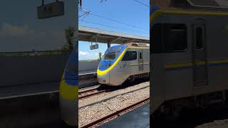 竹田車站EMU800區間車緩慢離站｜EMU800 Local Train Slowly Leaving Takeda Station