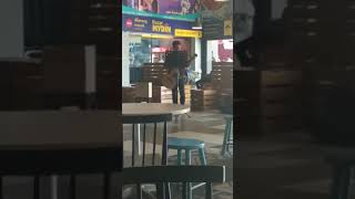 Sedap suara brother ni busking kat Mydin Iskandar Puteri!