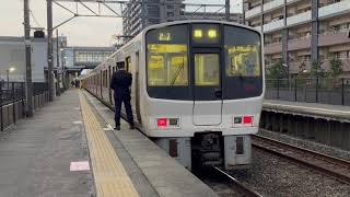 鹿児島本線鳥栖行き普通列車(811系リニューアル未実施車)・新宮中央駅に到着