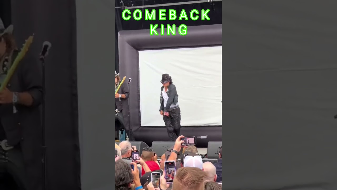 Corey feldman moonwalk like michael jackson and uses mic 