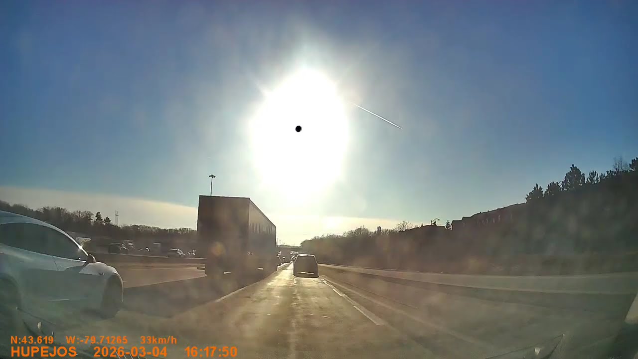 Truck Merged Into My Lane Without Signaling – Close Call on the Highway!