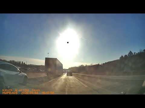 Truck Merged Into My Lane Without Signaling – Close Call on the Highway!
