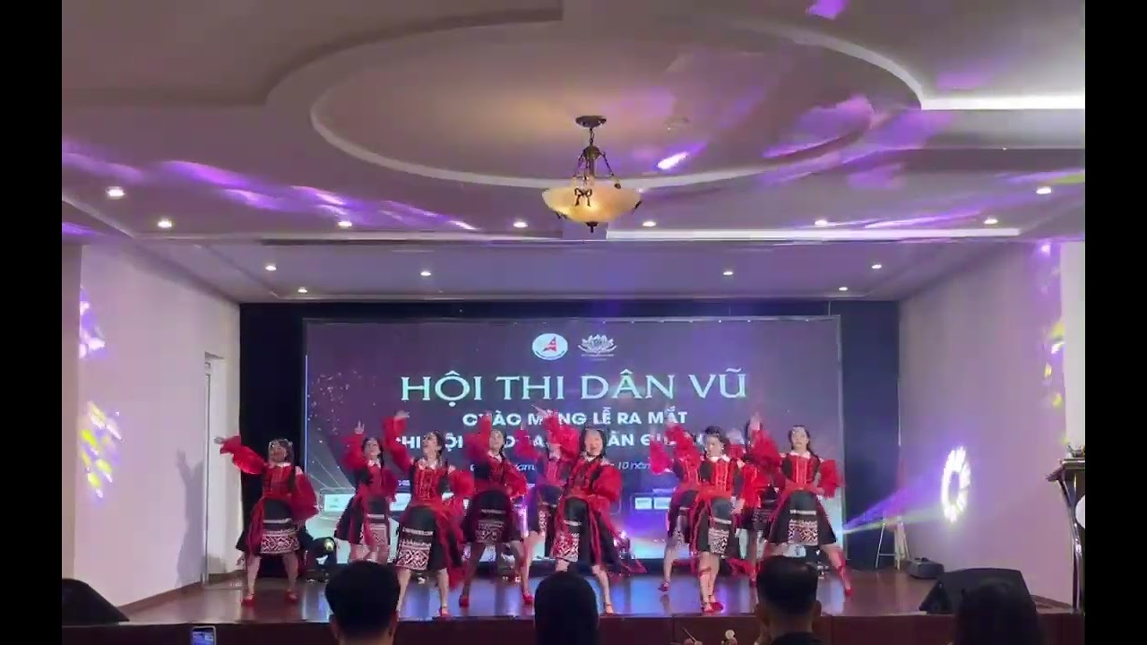 Mashup Đi giữa trời rực rỡ + người miền núi chất- DT Dance