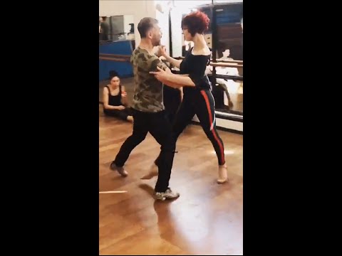 Crossing the stage | Atravesar el espacio - Tango PWR - Preview class 2 series 1 ENG