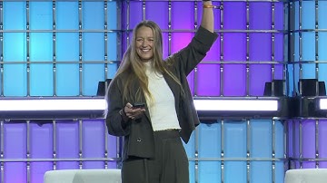 Zivile (Zivi) Einikyte Web Summit 2025 Machine Stage Opening