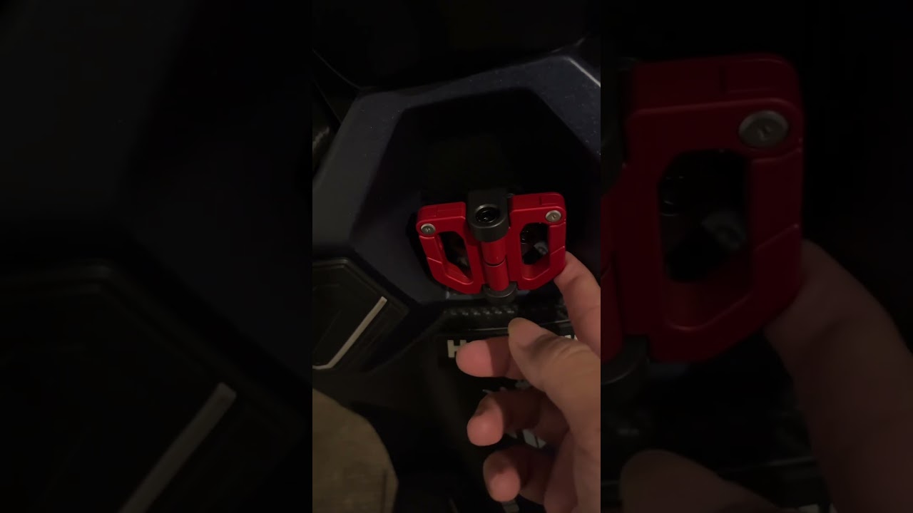 Gantungan barang model kupu kupu di pasang di vario