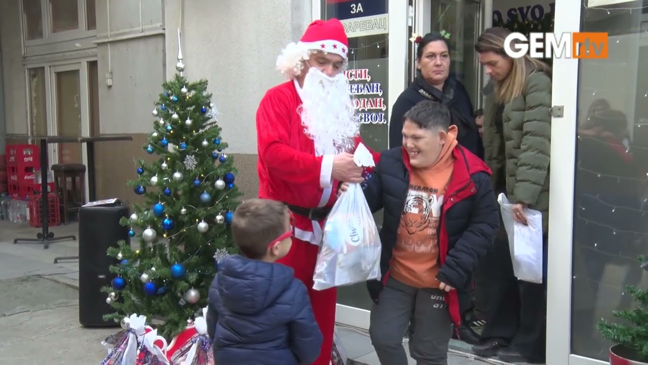 Ujedinjeni za Lazarevac podelili oko 150 paketića deci u oviru Novogodišnjeg sokačeta