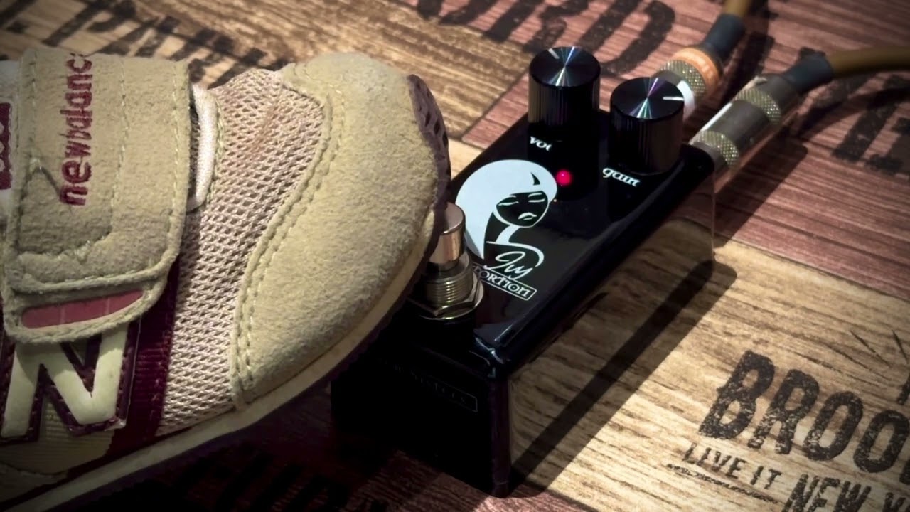 RED WHITH Ivy Distortion