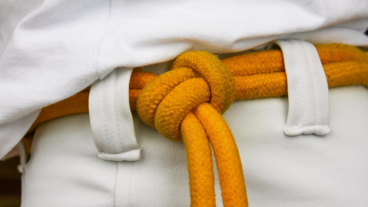 How to tie your Capoeira Corda - Ideal Capoeira - YouTube