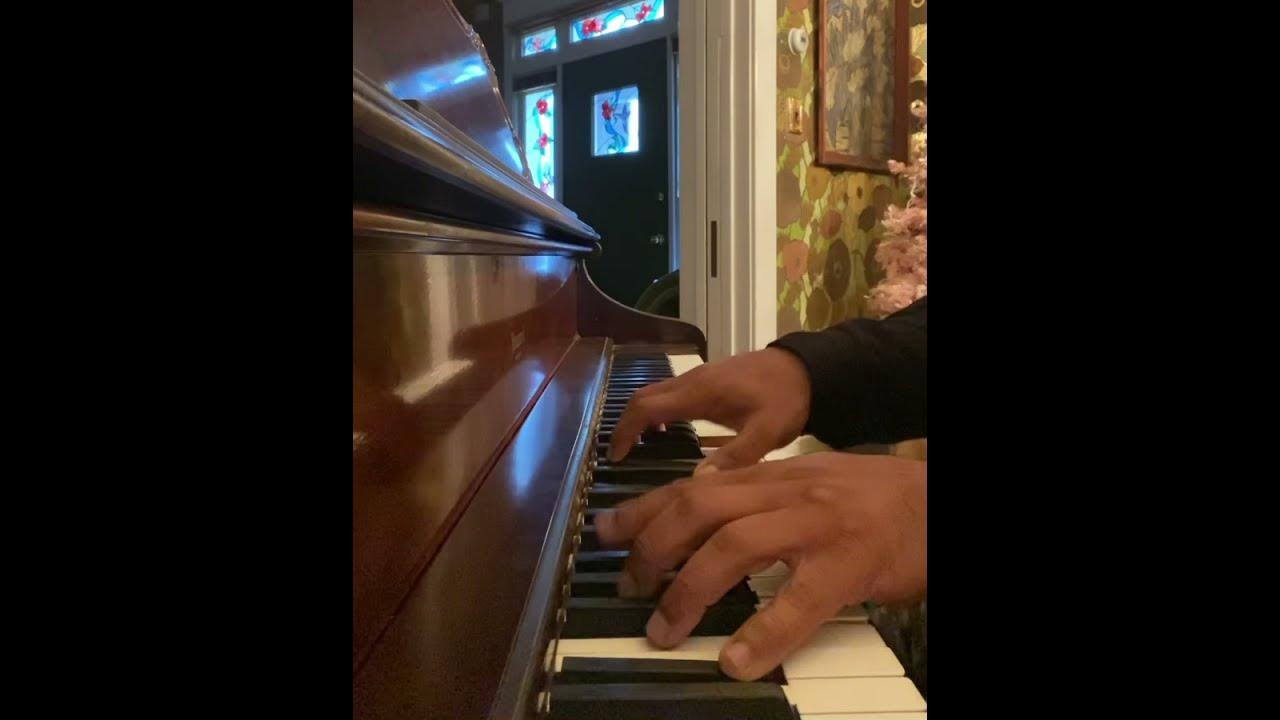 ELEW plays Antonio Carlos Jobim “the Girl From Ipanema” ELEW plays Antonio Carlos Jobim “the Girl From Ipanema”