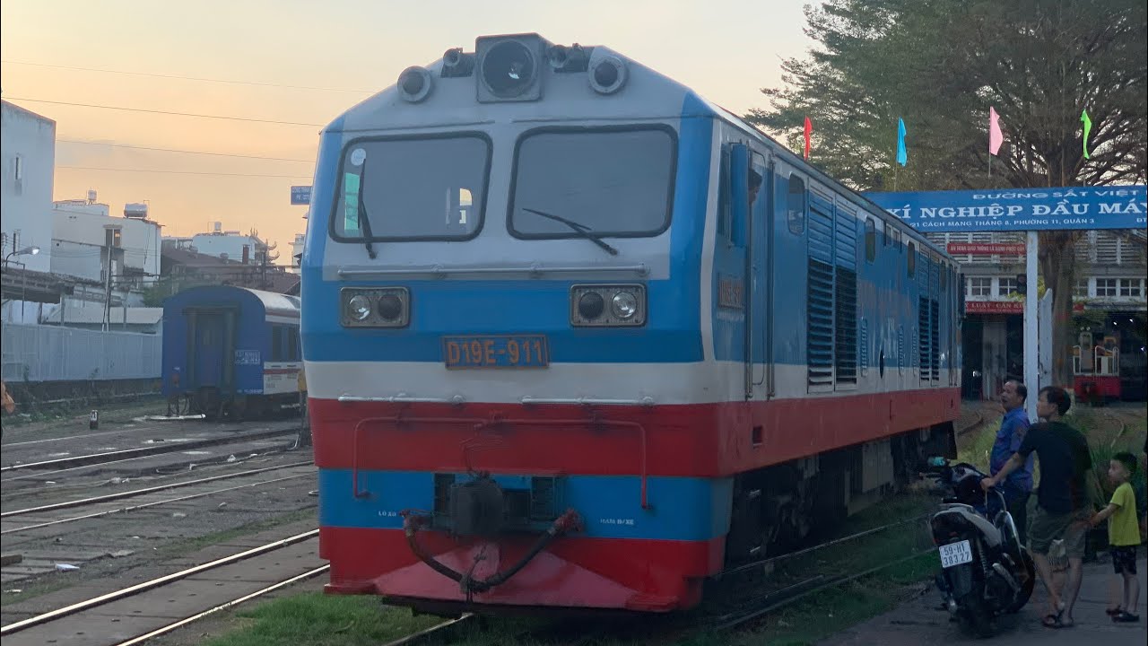 Railways crossing in Vietnam - P2 / tàu hoả Việt Nam