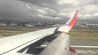 Southwest Airlines Boeing 737-700 landing at San Jose international airport