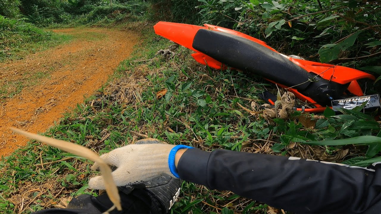 VIREI UM MORTAL COM A BROS NA TRILHA DE MOTO!
