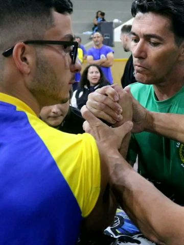 Arnold toproll Arm Wrestling