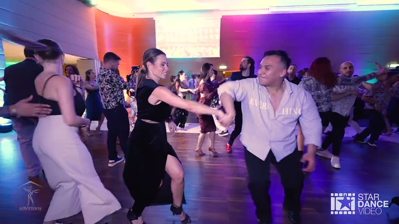 Mambo Social Dancing Live 2 Mambo Budapest - Brandon Ayala and Val