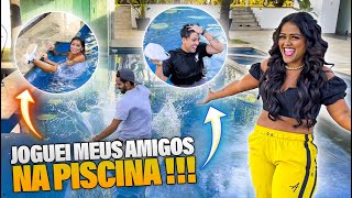 Joguei Meus Amigos Na Piscina