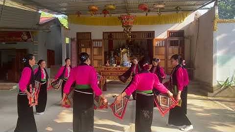 Múa Khăn piêu Hội người cao tuổi bản Khòng, xã Chiềng Khoa