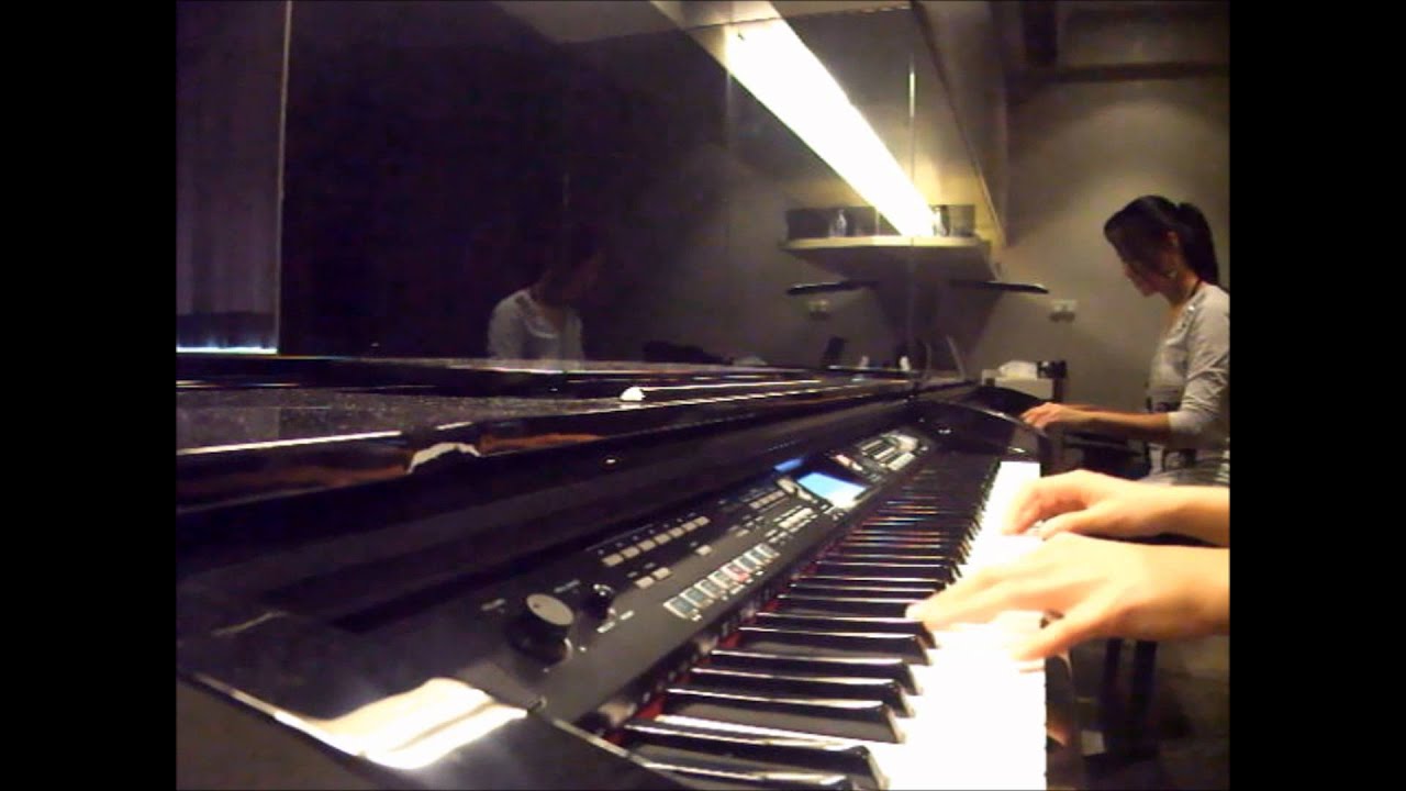 Sara Lazarus - Morning (home playing piano)