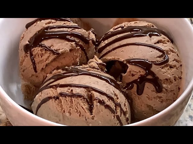 Old-Fashioned Homemade Chocolate Ice Cream - Adventures of Mel