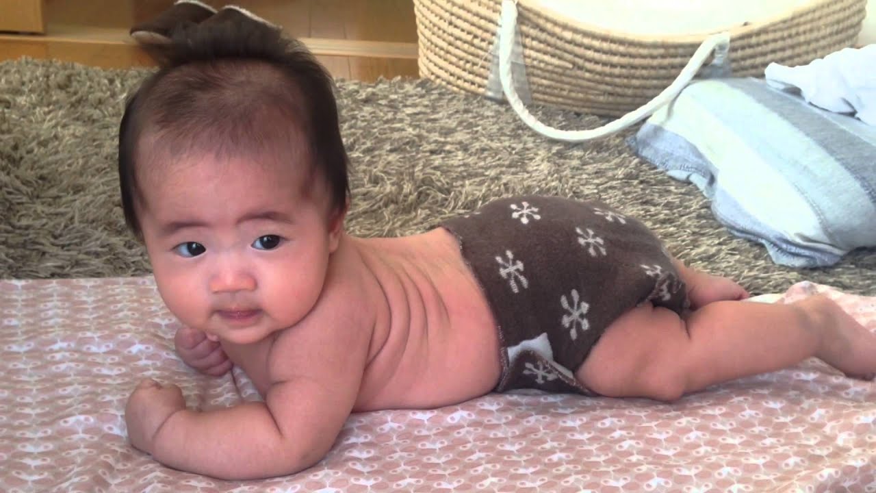 生後3ヶ月 赤ちゃんの腹這い運動 Youtube 生後3ヶ月 赤ちゃんの腹這い運動 Youtube
