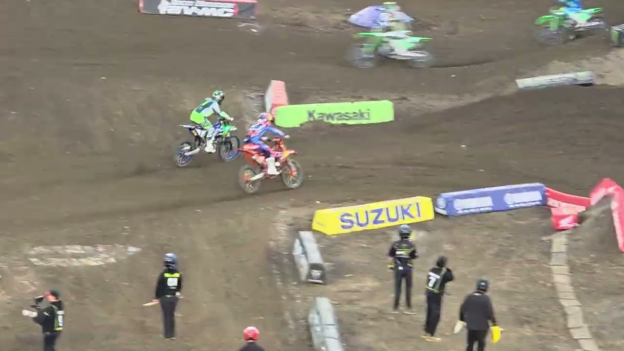 Belle bataille entre Eli Tomac et Cooper Webb Anaheim stadium 