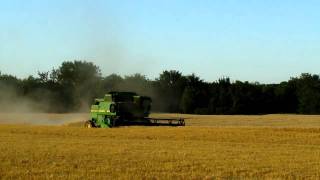 JD 8820 Titan II Wheat Harvest 2011
