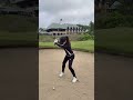 左足下りはややクローズスタンス