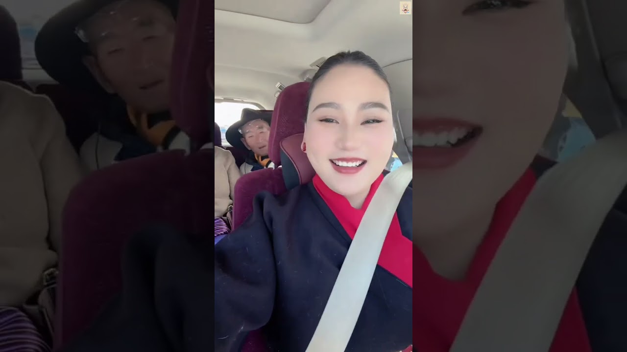 ལྷ་སའི་པོའོ་ལགས་དང་ཚ་མོ་གཉིས་ཀྱི་བརྩེ་བ་Lhasa grandfather with granddaughter （（42））