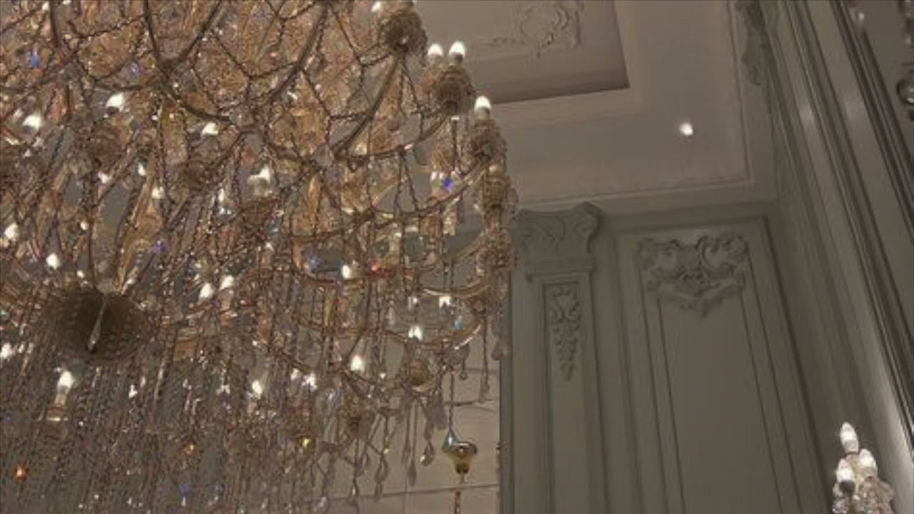 Magnetic - ILLIT (아일릿) but it is playing in an empty room