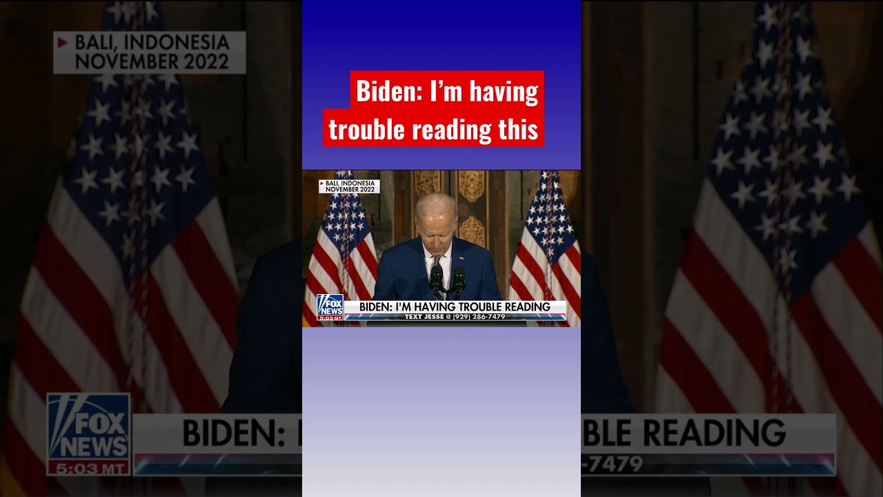 Biden struggles to read notecard 