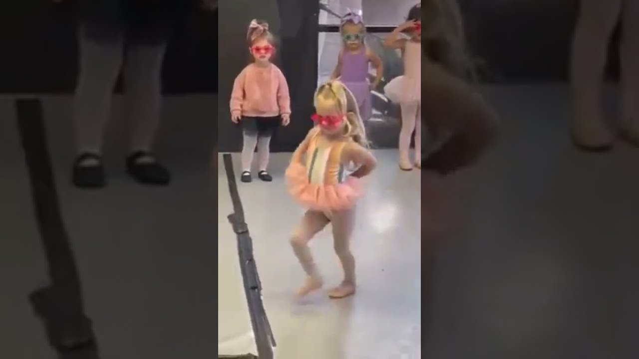 Posie's sassy dance (so cute!!) 💖 