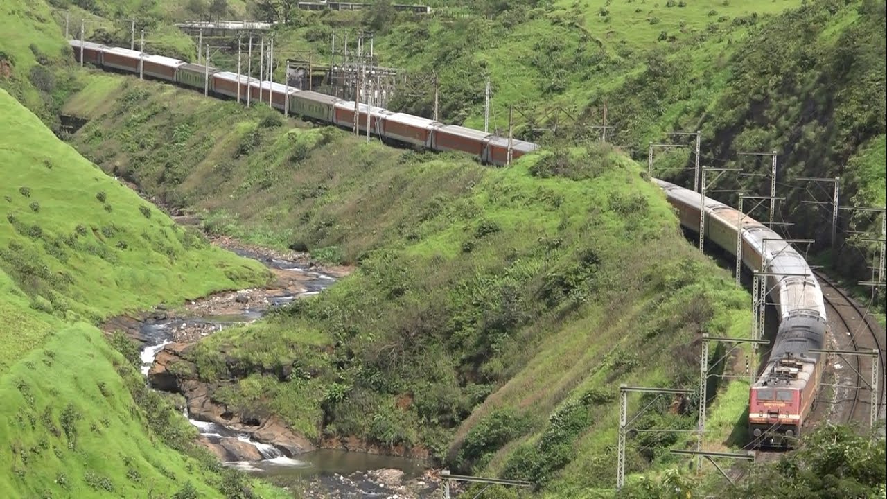 Unbelievable & Jaw Dropping View Of 2 Trains In An Absolutely Fantastic Backdrop Of Thull Ghats !!! - YouTube arzan1980