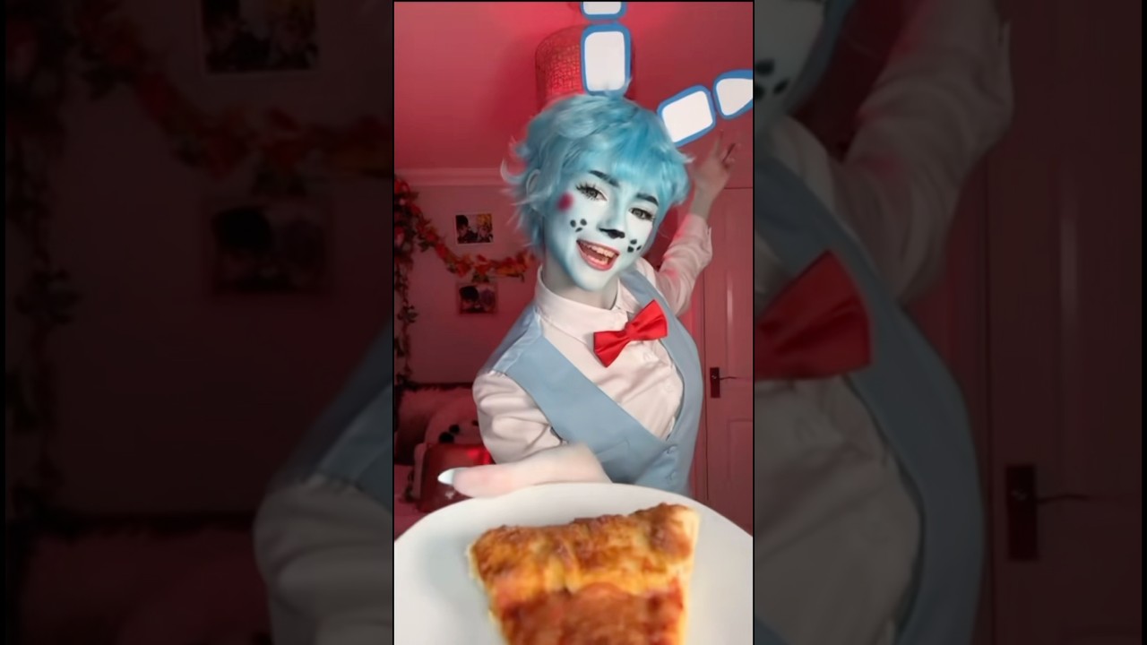 WHO’S READY FOR THE FNAF 2 MOVIE?! #fnaf #fnaf2 #fivenightsatfreddys #cosplay