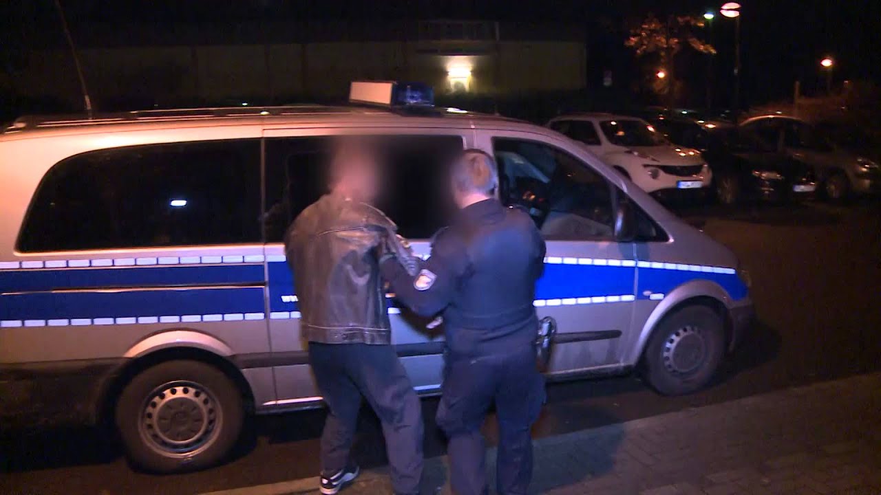 23.11.2015 Festnahme nach Messerattacke in Rostock Mann sticht mit Küchenmesser auf Frau ein