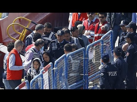 Из Греции выслали в Турцию первую группу мигрантов