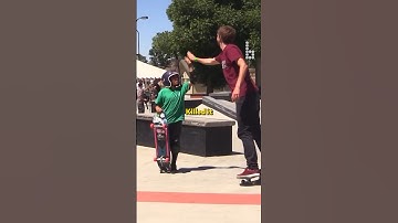 Young shredder teaches Aaron Kyro a trick 😍