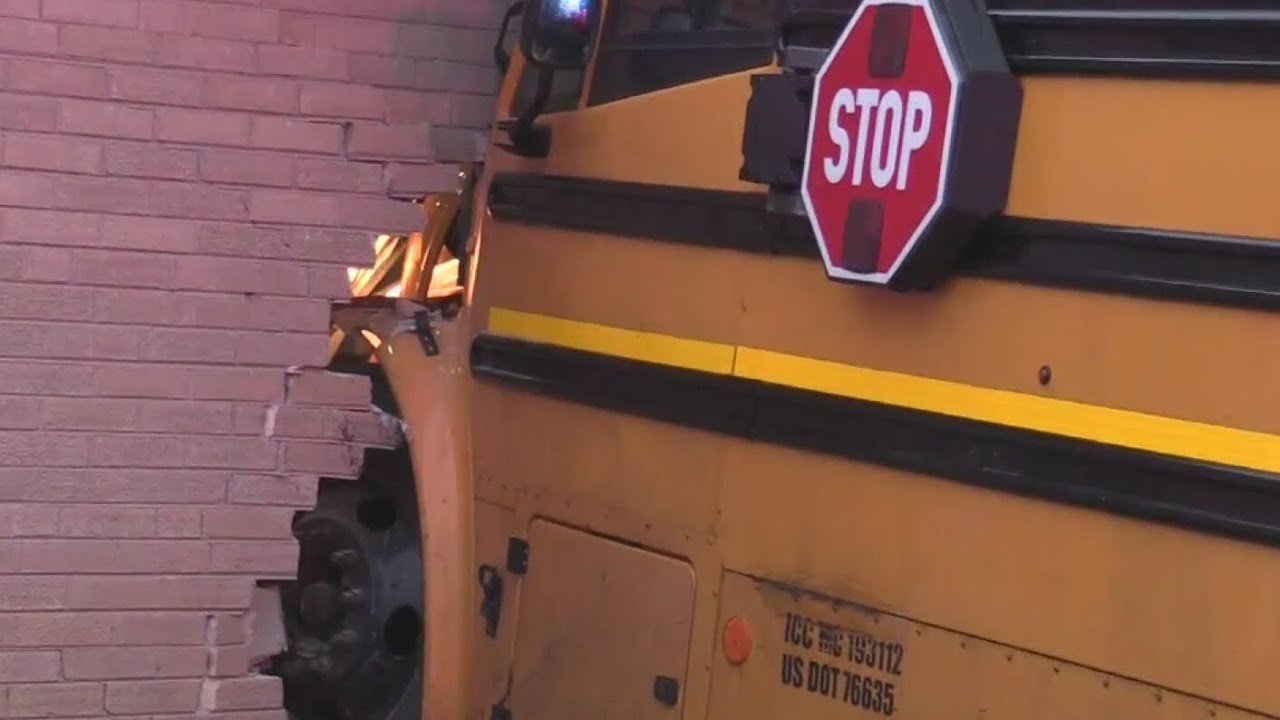 School bus slams into house in north Chicago suburbs - YouTube