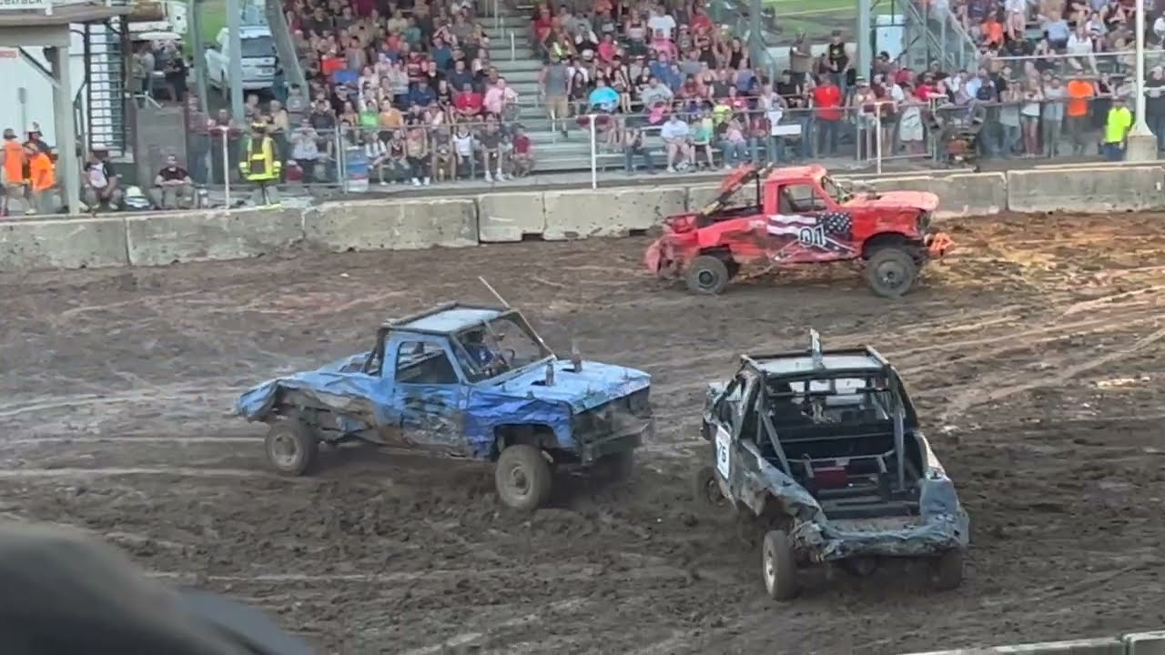 20220806 Demolition Derby Altamont, IL Full Size Trucks YouTube
