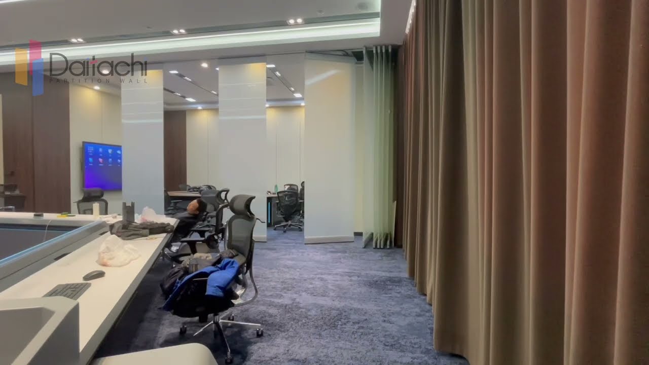 Daitachi | A fully electric movable partition that does not require manual control