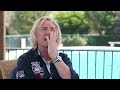 Capture de la vidéo Rick Parfitt Status Quo Interview - Talks About Quo Song 'Caroline'