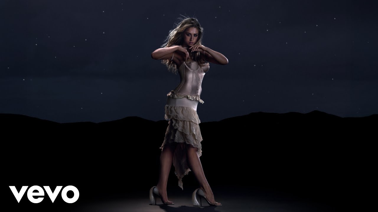 Tate McRae - HORSESHOE (Lyric Video)