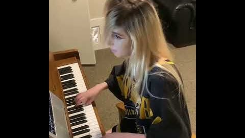 DOMi playing Oscar Peterson