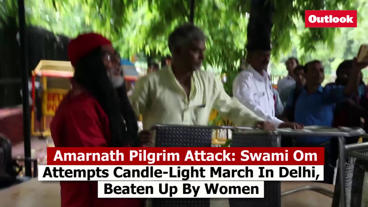 Amarnath Pilgrim Attack  Swami Om Attempts Candle Light March In Delhi, Beaten U